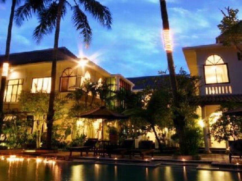 Hotel Indonesie Rondreis Vakantie Java Borobudur Yogyakarta Saraswati Hotel Oost Java in Stijl