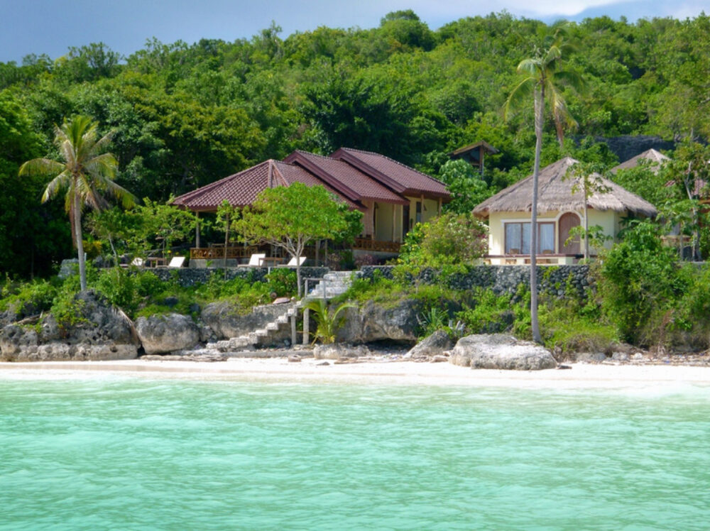 Hotel Indonesie Sulawesi Rondreis Vakantie Bira Bara Beach bungalows