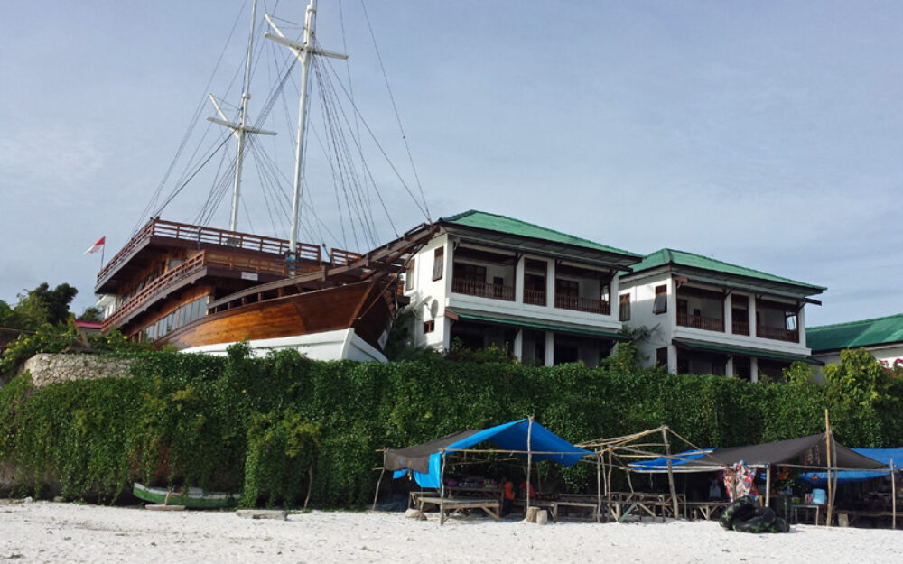 Hotel Sulawesi Bira Anda Beach hotel