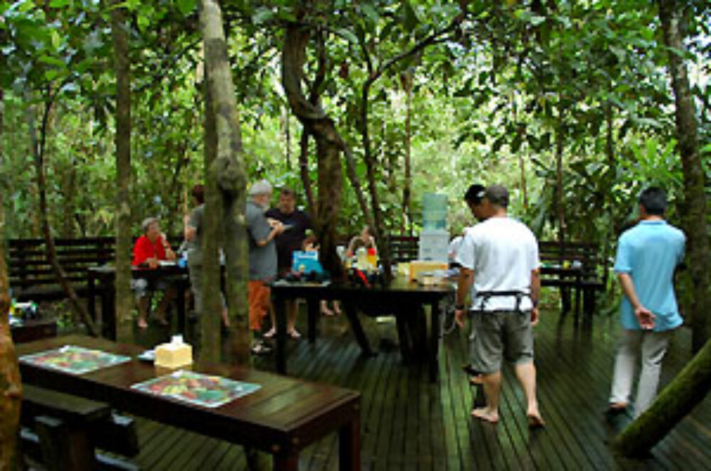 Hotel Maleisie Borneo Rondreis Vakantie Sandakan Abai Jungle Restaurant en Lodge
