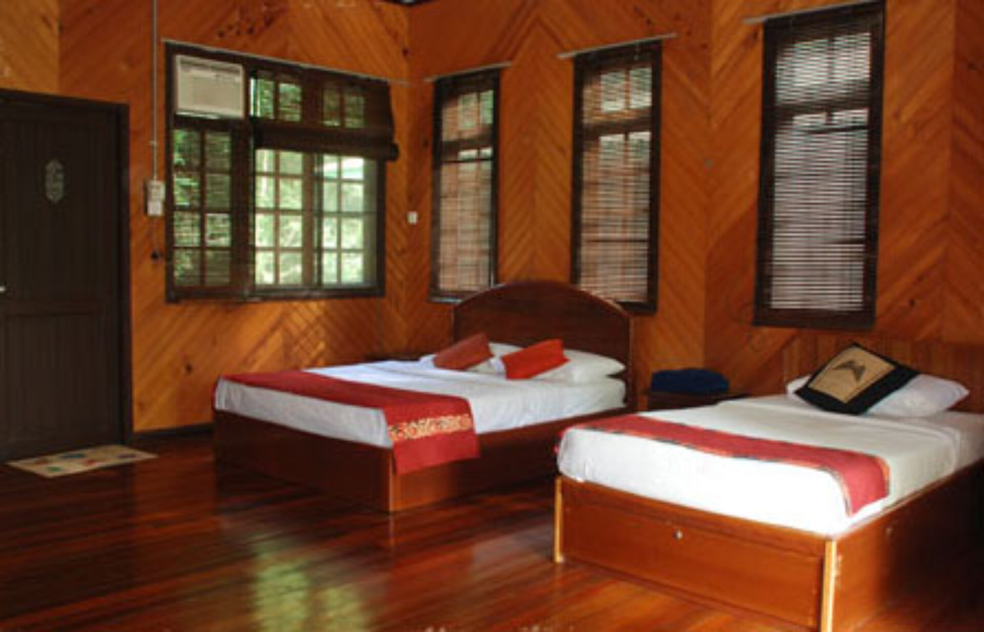 Hotel Maleisie Rondreis Vakantie Borneo Mulu National Park Headquarters HQ