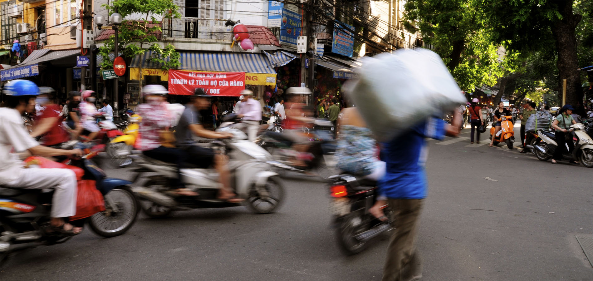 Home 1900x900 Istock Vietnam Rondreis strandvakantie Noord Hanoi stad verkeer drukte
