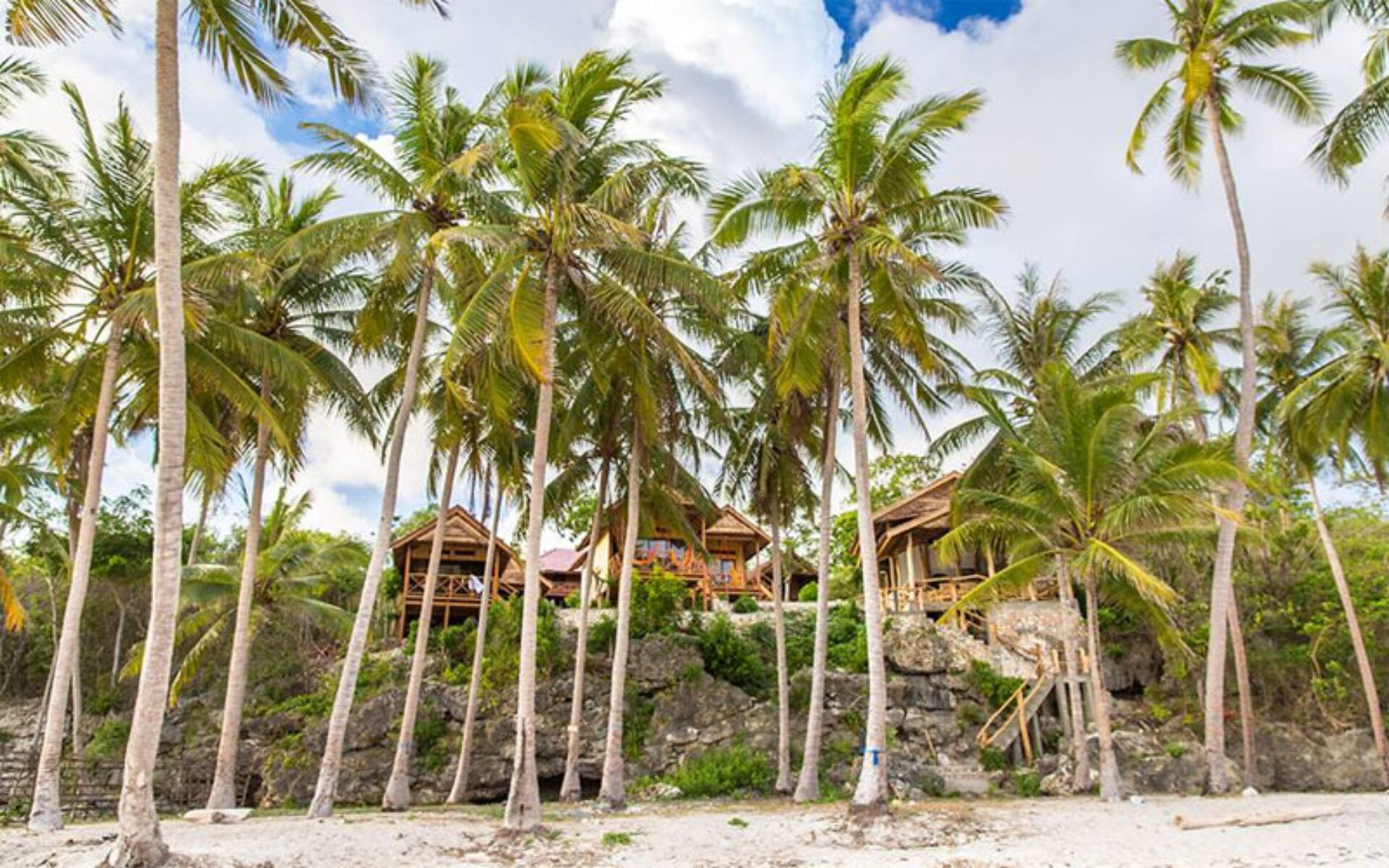 Hotel Bara Coco Bungalows Original Asia Bira Rondreis Sulawesi Vakantie Indonesie bungalow