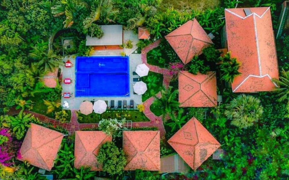 Au Cabaret Vert Hotel Battambang Resort Rondreis Cambodja Vakantie Original Asia