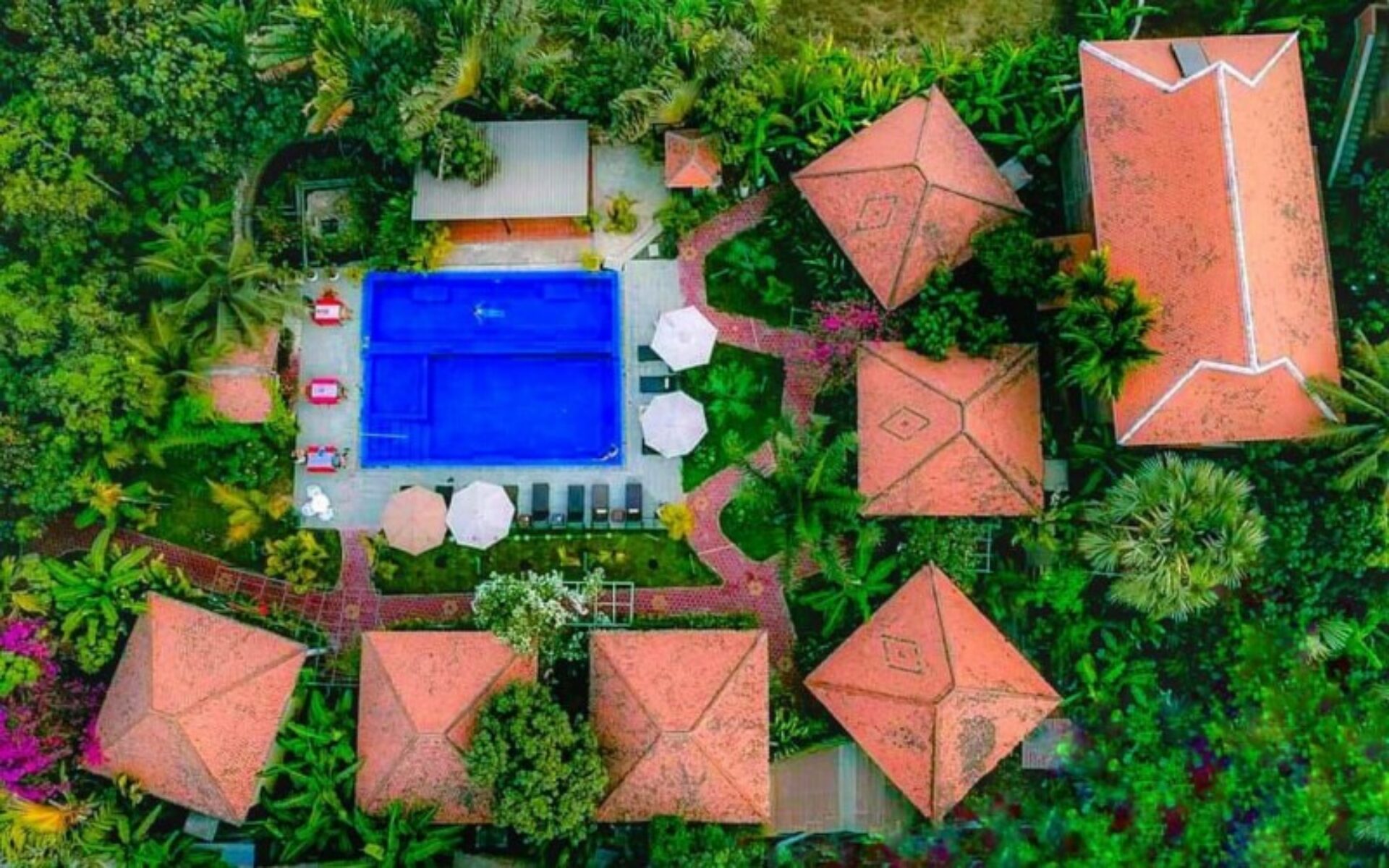 Au Cabaret Vert Hotel Battambang Resort Rondreis Cambodja Vakantie Original Asia