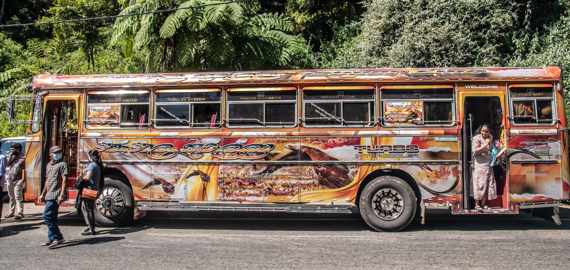 Home 1900x900 Sri Lanka Robert Original Asia algemeen onderweg locals lokale bevolking bus verkeer mooi kleurrijk