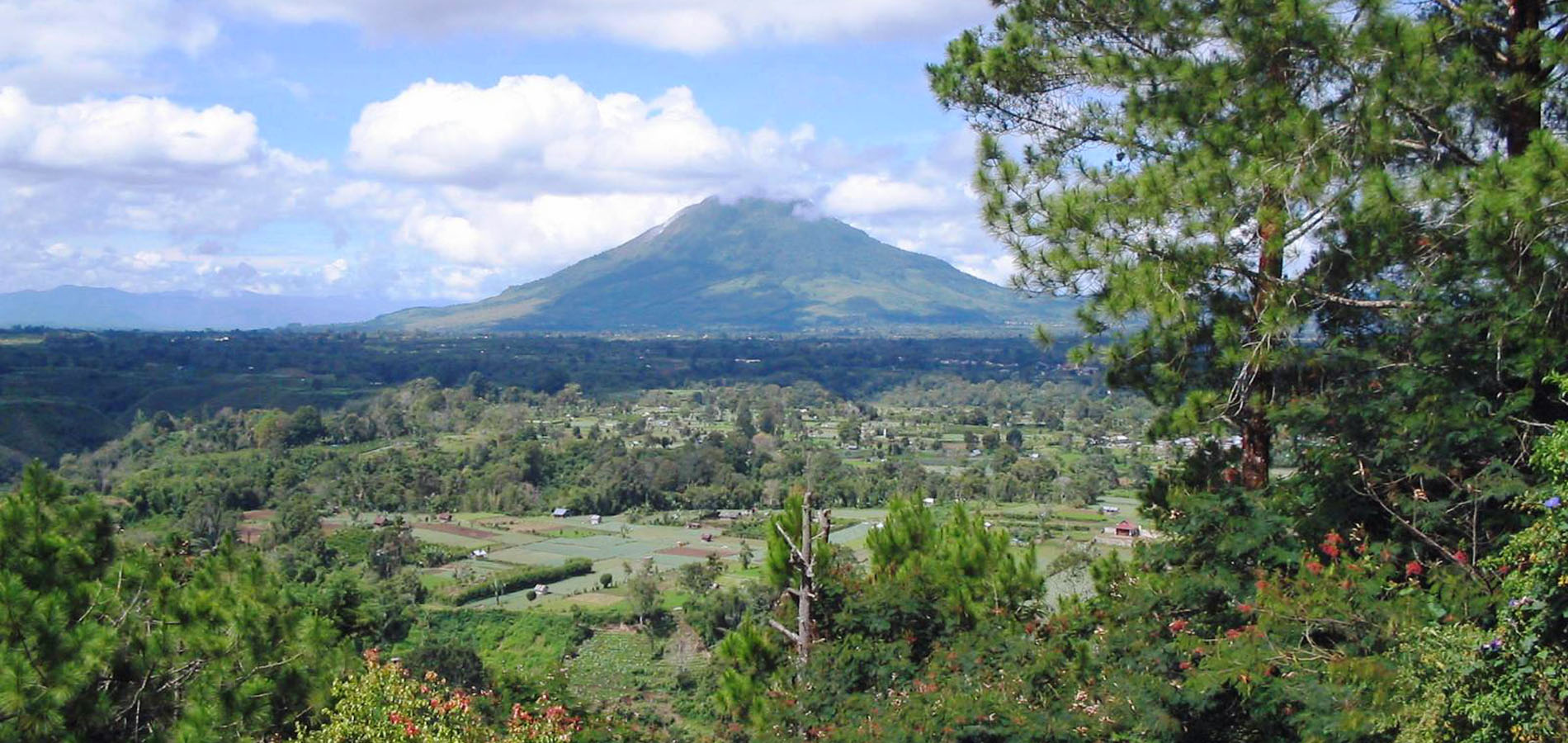Home 1900x900 Indonesie Sumatra Brastagi omgeving uitzicht vulkaan