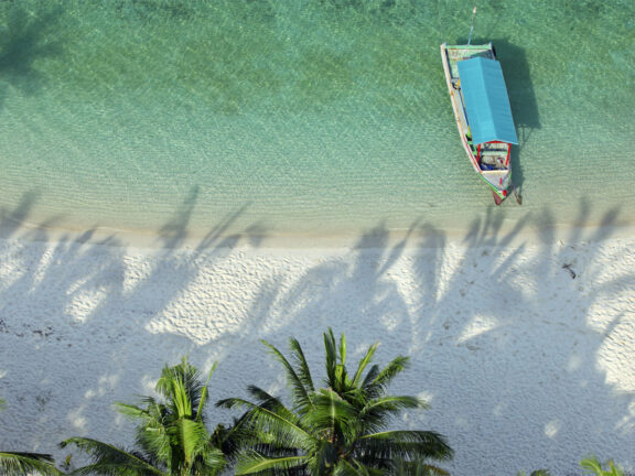 Home 1900x900 Indonesie Sumatra Istock cubadak strand mooi aerial padang