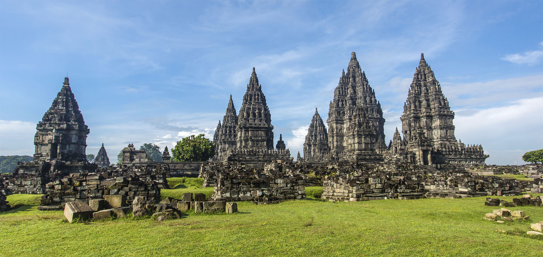 Home 1900x900 Istock indonesie java yogyakarta prambanan tempels mooi panorama