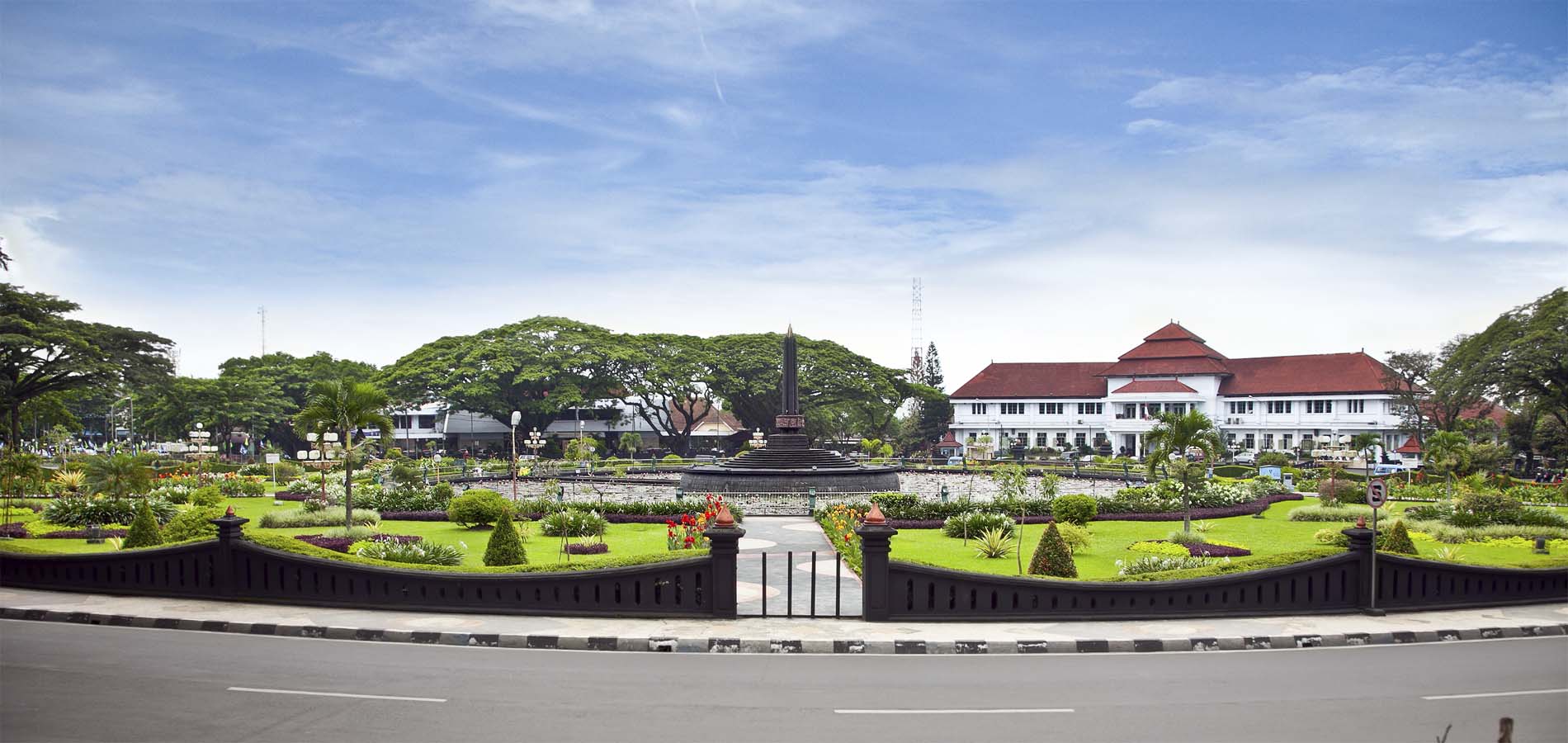 Home 1900x900 Indonesie Istock Java Oost Malang Tugu park mooi