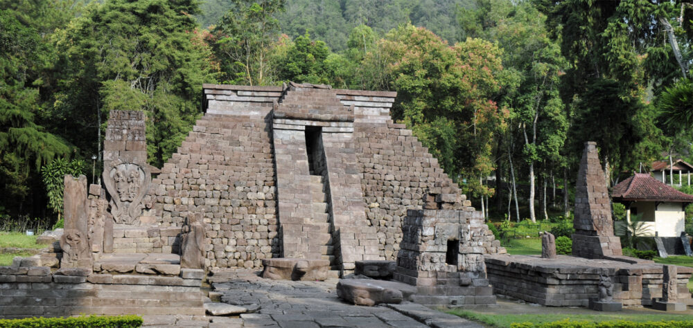 Home 1900x900 Indonesie Istock Java Oost Bromo sunrise zonsopkomst ondergang sunset mooi rood