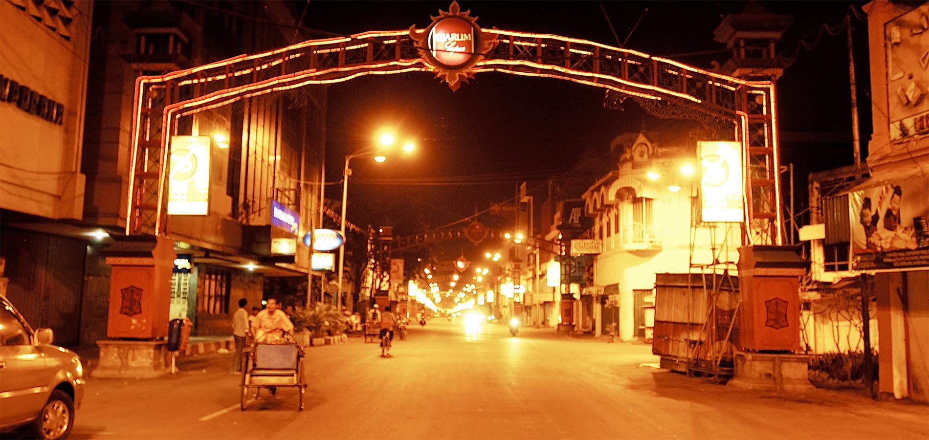 Home 1900x900 Indonesie Java Surabaya avond