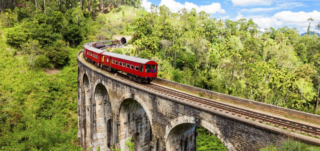 Home-1900x900-Istock-Rondreis-Sri-Lanka-Original-Asia-Vakantie-trein-Nuwara-Eliya-Ella-1024x485