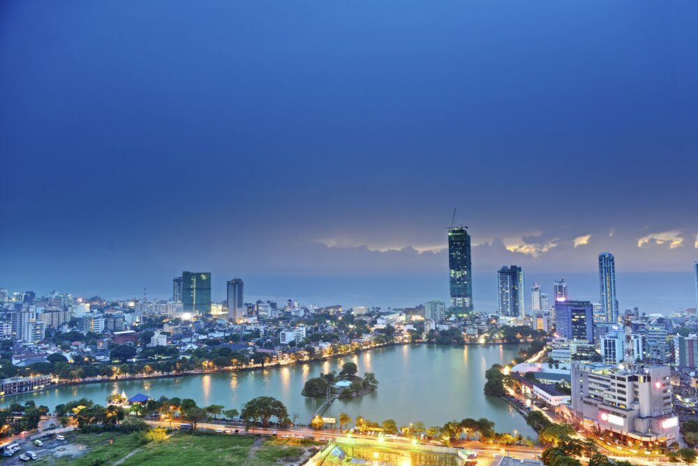 Home Istock Sri Lanka Colombo at night skyline avond