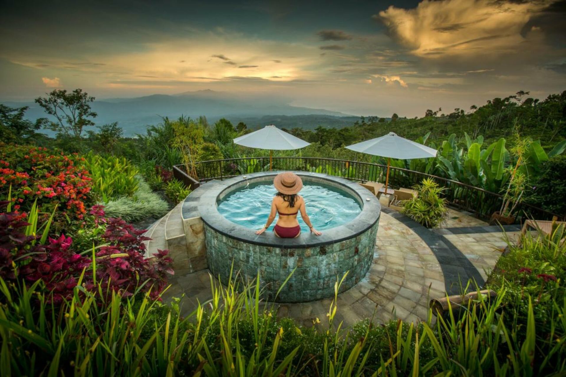 Munduk Moding Plantation Hotel Resort Original Asia Rondreis Bali Vakantie Indonesie waterval