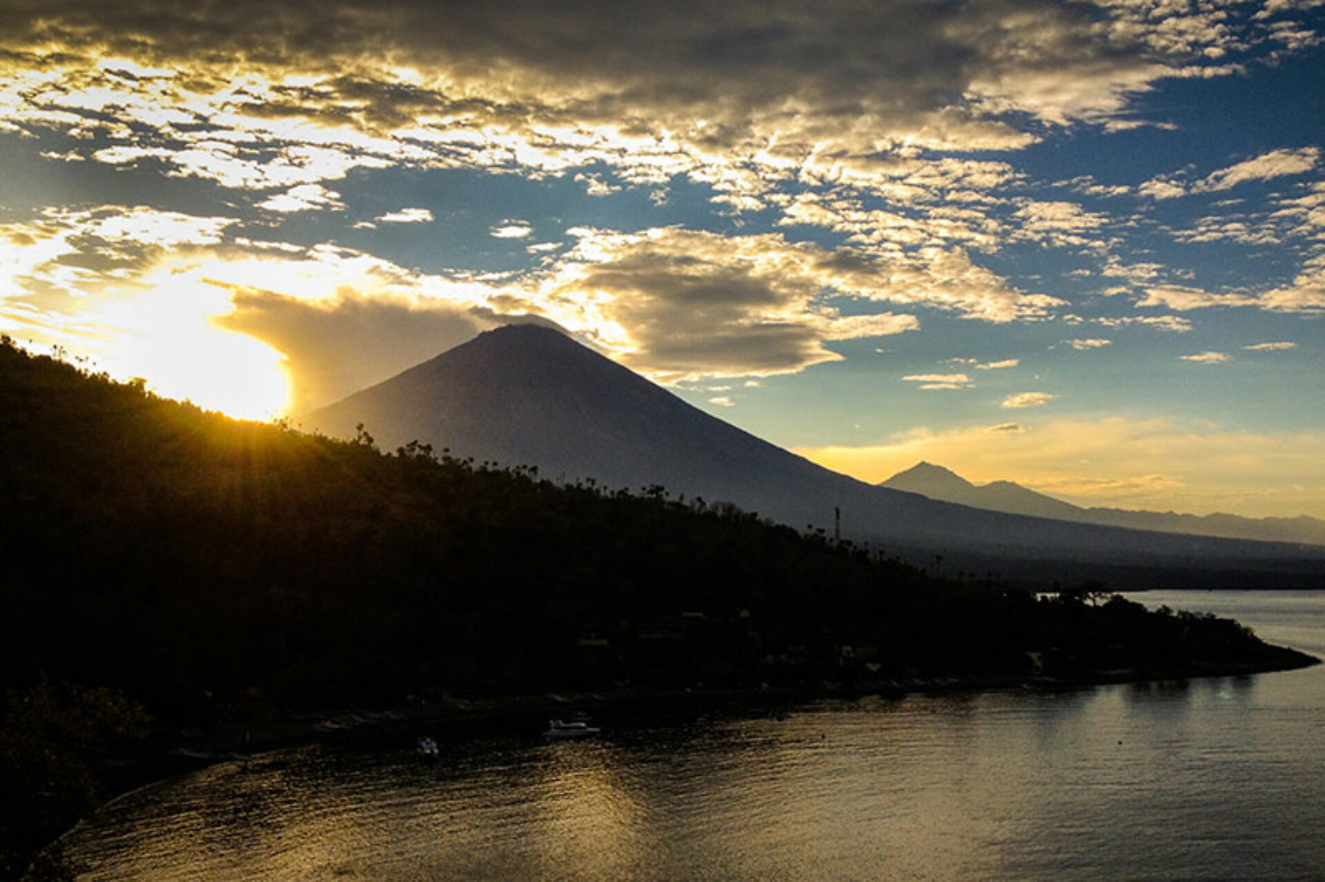 Santai Bali Hotel Original Asia Amed Vakantie Bali Rondreis zwembadavond