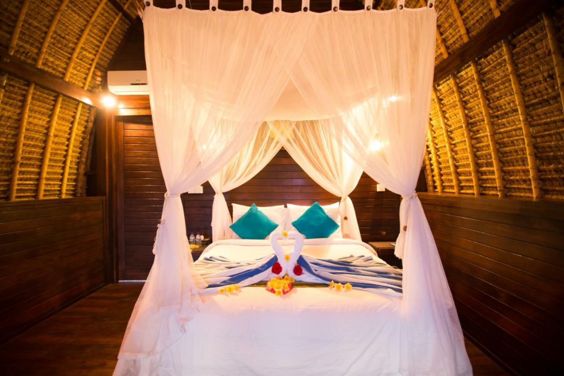 Sunset Coin Lembongan Resort Hotel Nusa Lembongan Original Asia Rondreis Bali vakantie Indonesie