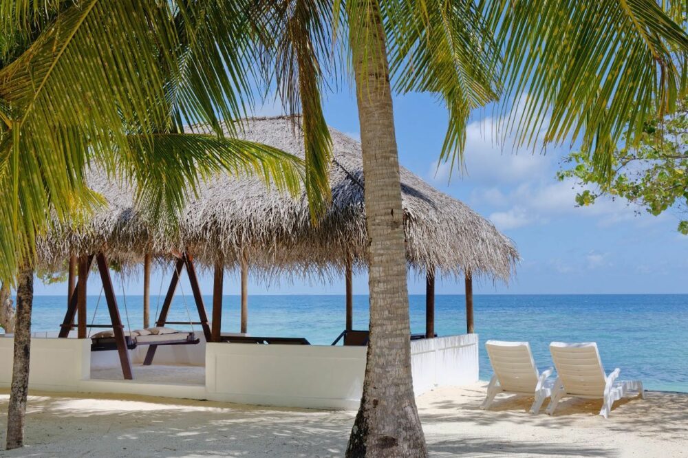 Equator Village Malediven original asia rondreis sri lanka malediven vakantie schommel