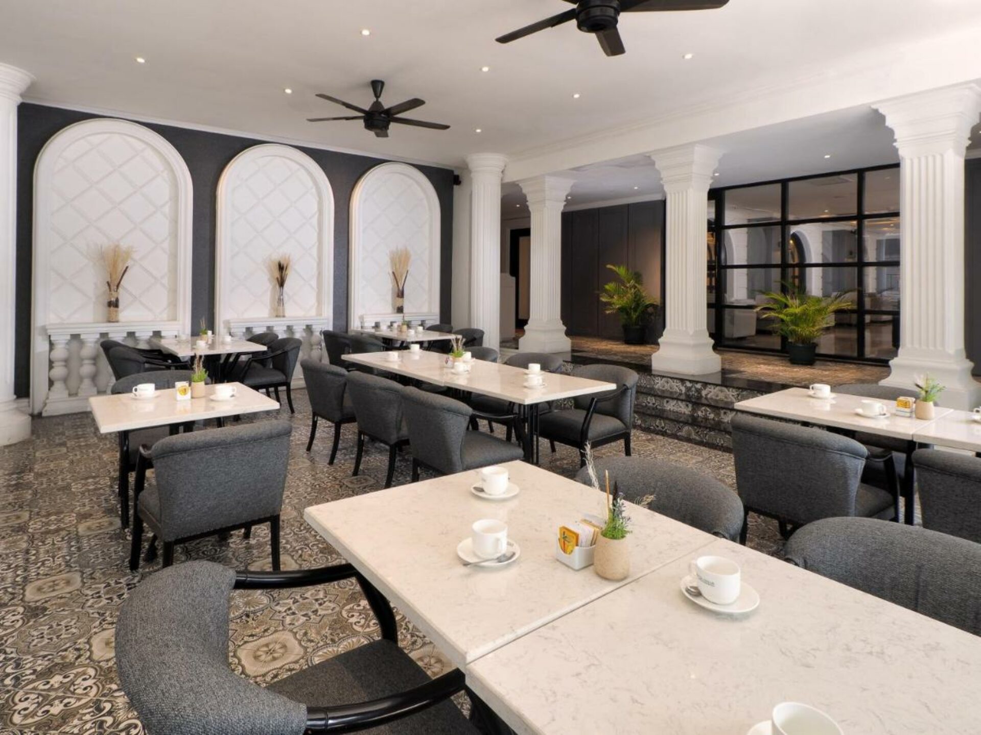 Le Polonia Hotel Medan Rondreis Indonesia Vakantie Original Asia