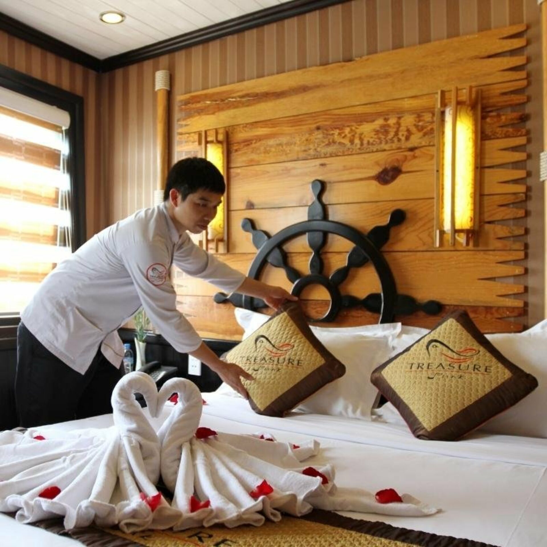 Treasure Junk Cruise Halong Bay Rondreis Vietnam Vakantie Original Asia