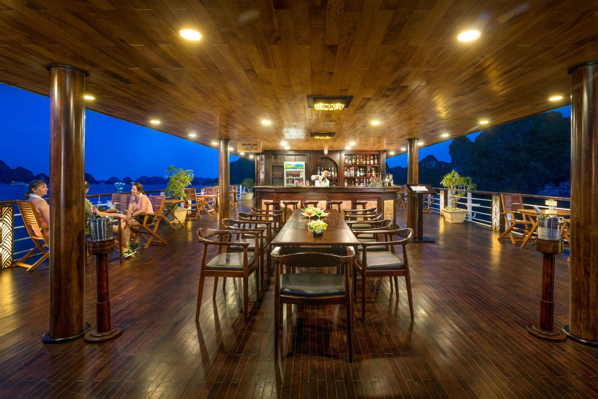 V Spirit Cruise Halong Bay Rondreis Vietnam Vakantie Original Asia