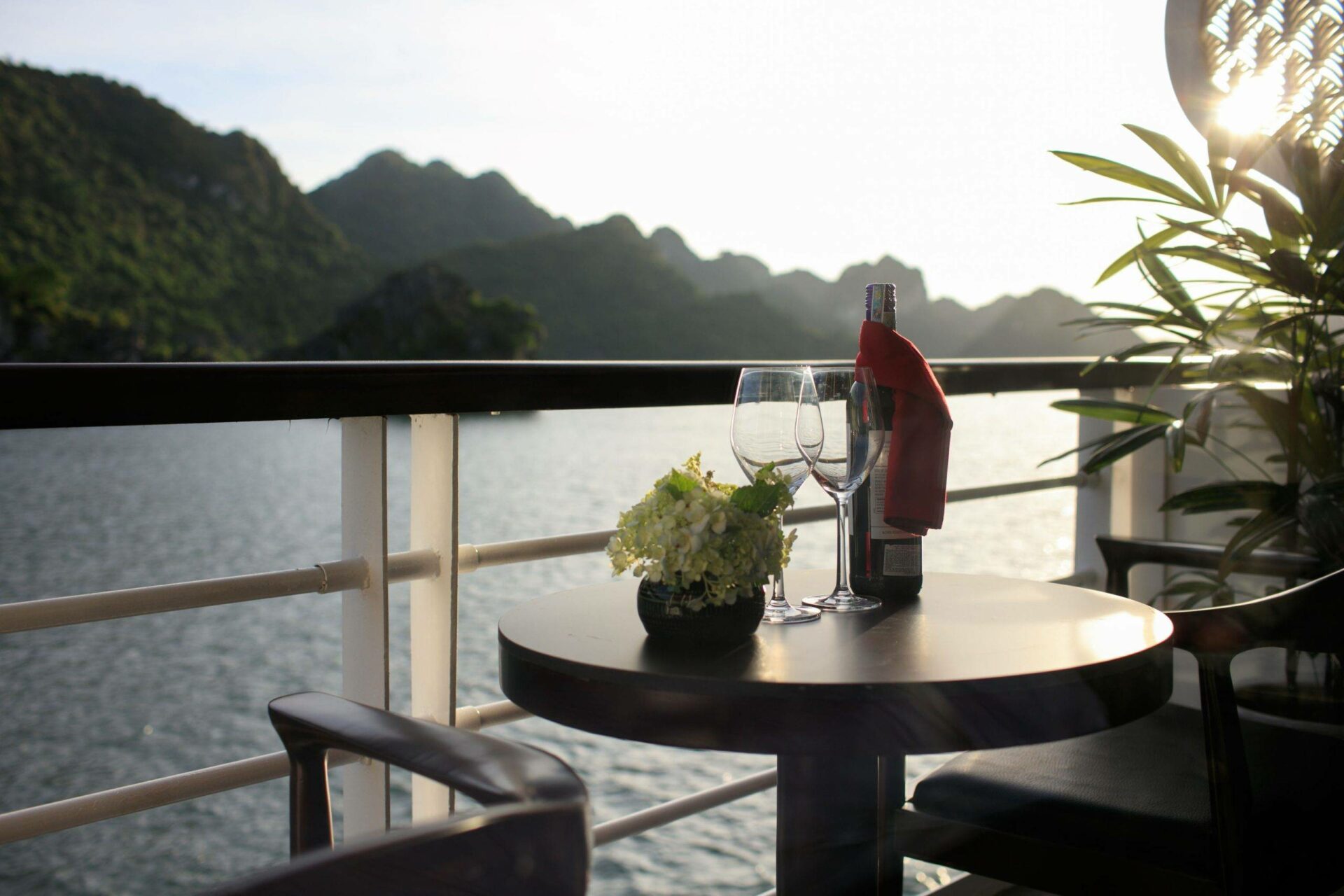 V Spirit Cruise Halong Bay Rondreis Vietnam Vakantie Original Asia