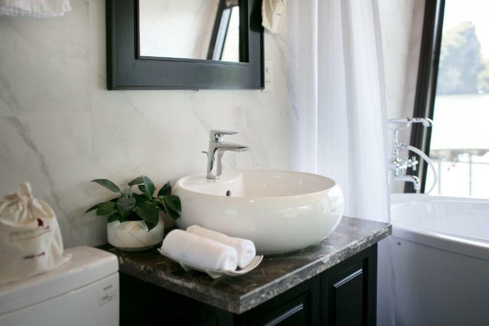 V Spirit Cruise Halong Bay Rondreis Vietnam Vakantie Original Asia