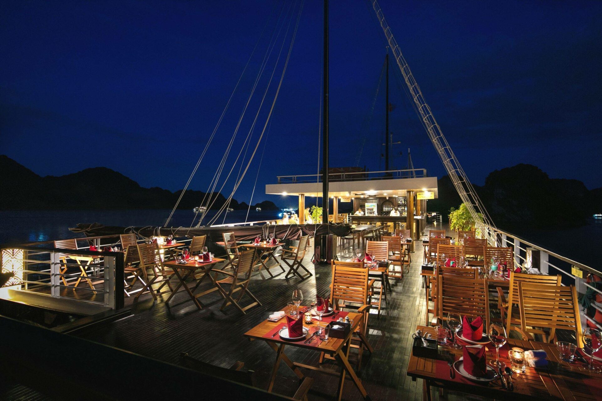 V Spirit Cruise Halong Bay Rondreis Vietnam Vakantie Original Asia