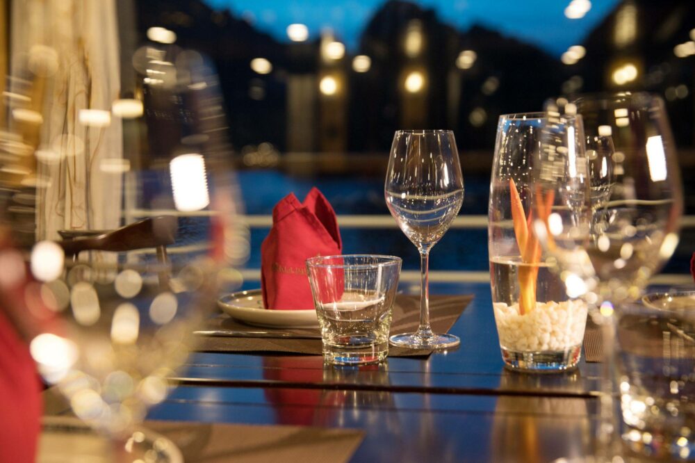 V Spirit Cruise Halong Bay Rondreis Vietnam Vakantie Original Asia