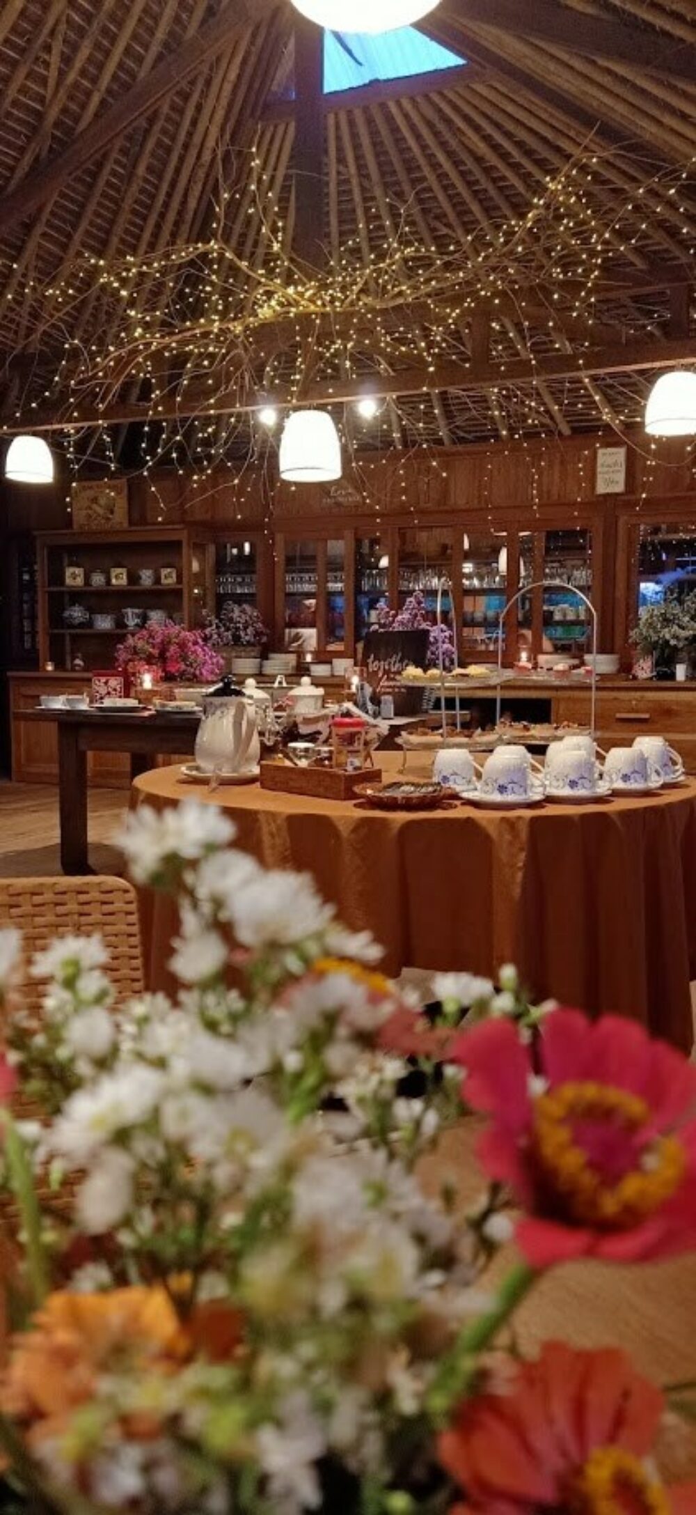 Gardenia Country Inn Tomohon sulawesi original asia rondreis indonesie sulawesi vakantie restaurant