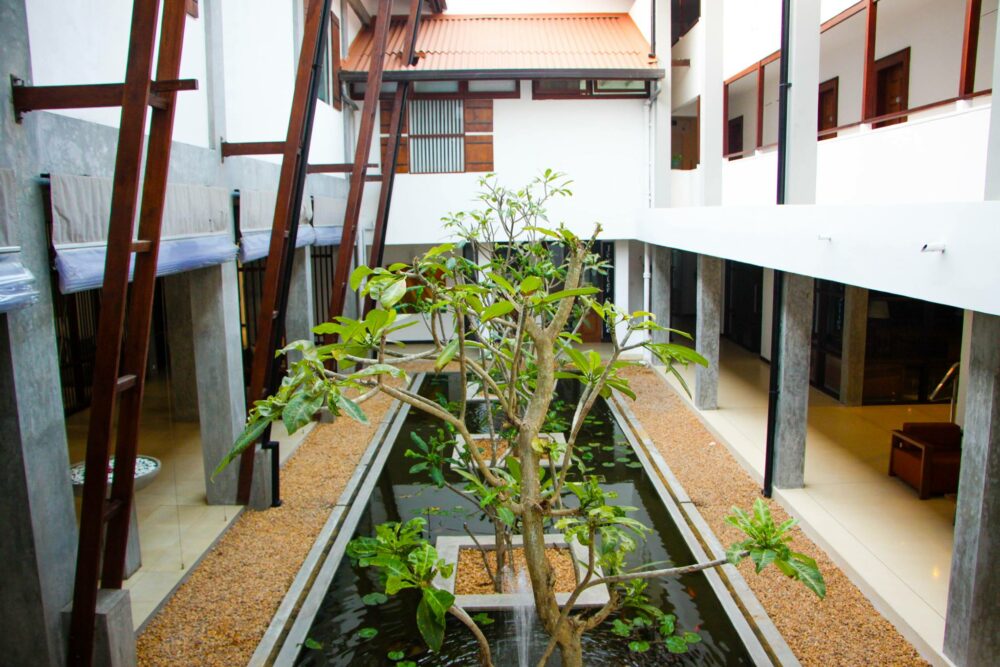 Goldi Sands Hotel Sri Lanka original asia rondreis sri lanka malediven vakantie binnenplaats