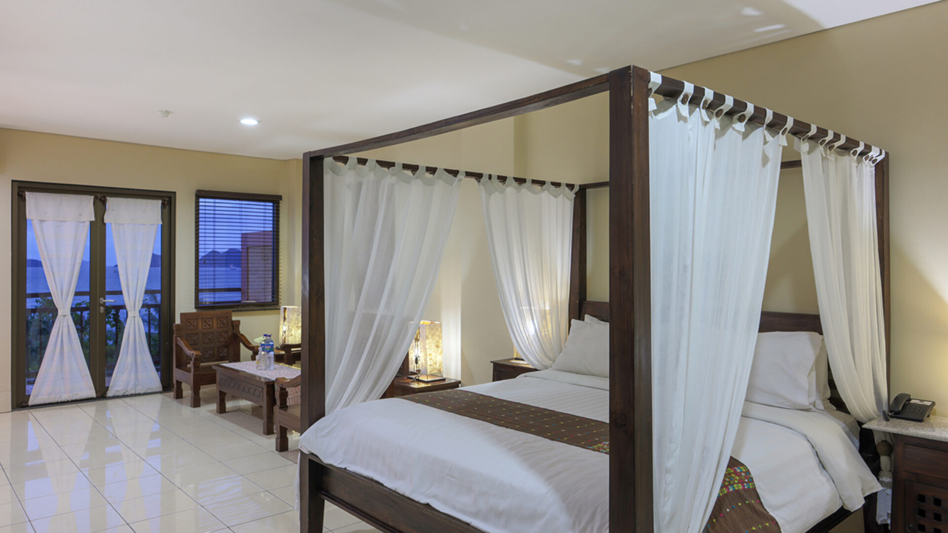 Jayakarta Suites Komodo Flores Rondreis Indonesia Vakantie Original Asia