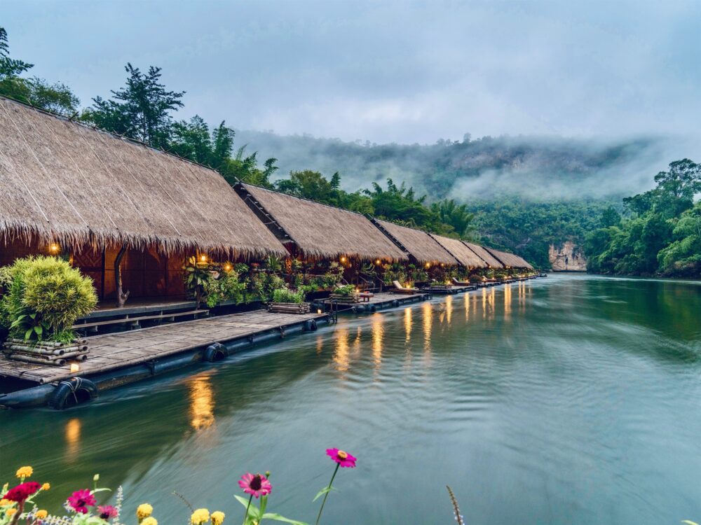 River Kwai Jungle Rafts Hotel Kanchanburi Drijvende bungalows Rondreis Thailand Vakantie Original Asia