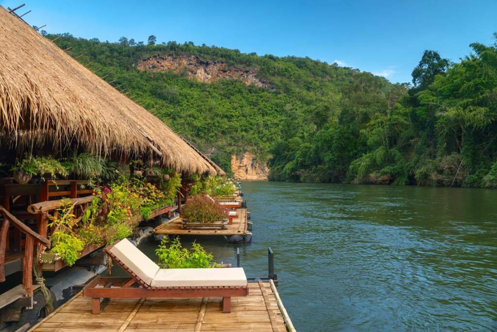 River Kwai Jungle Rafts Hotel Kanchanburi Drijvende bungalows Rondreis Thailand Vakantie Original Asia