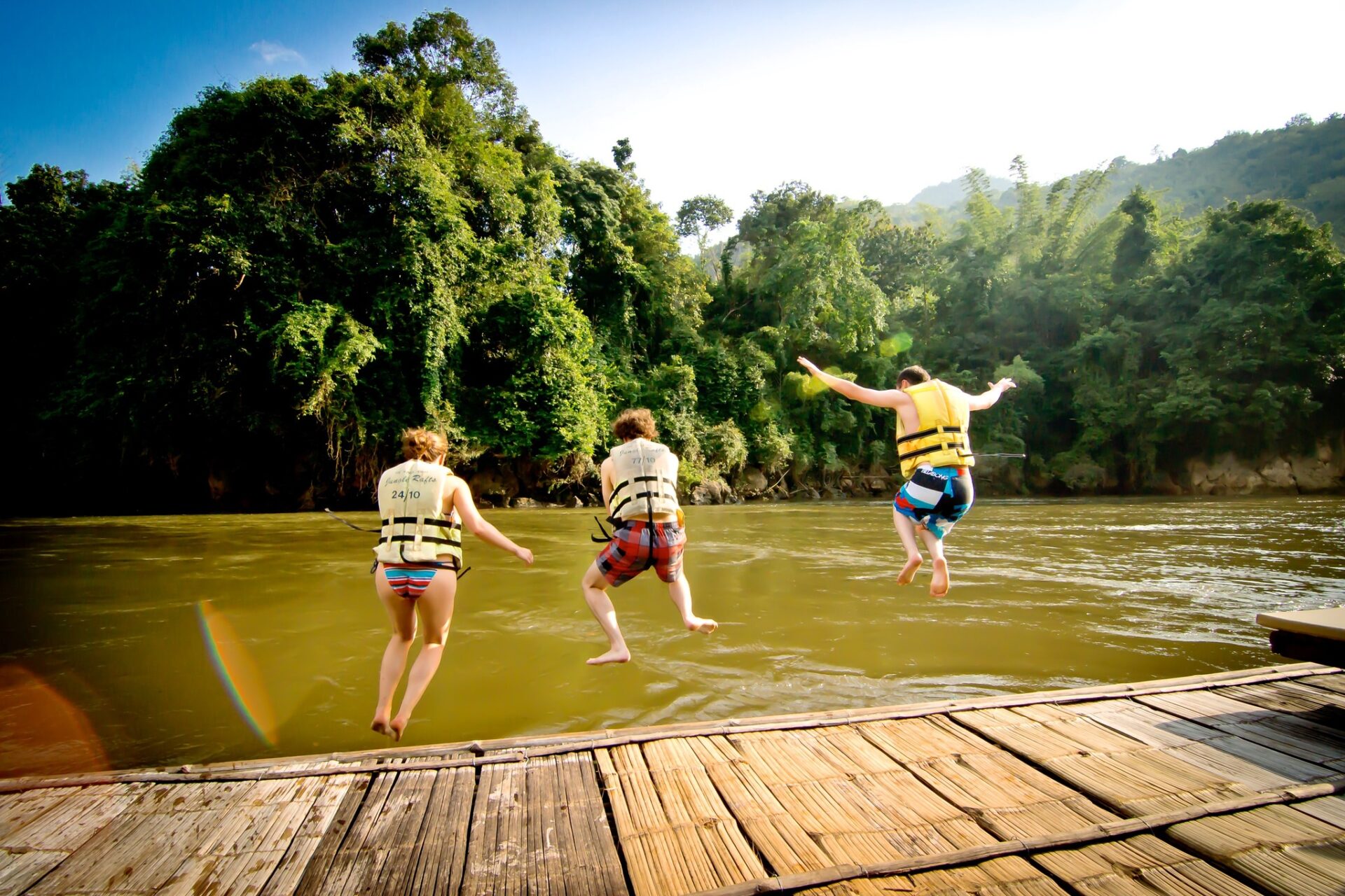 River Kwai Jungle Rafts Hotel Kanchanburi Drijvende bungalows Rondreis Thailand Vakantie Original Asia