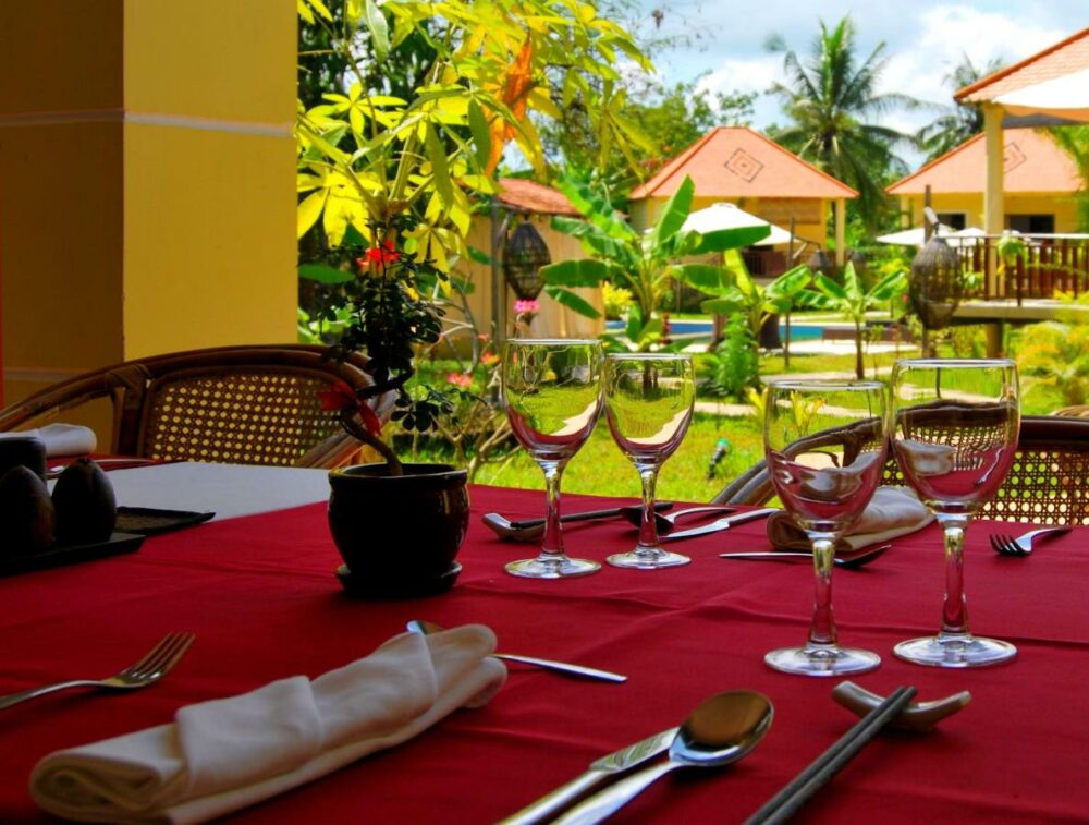 Au Cabaret Vert Battambang Rondreis Cambodia Vakantie Original Asia