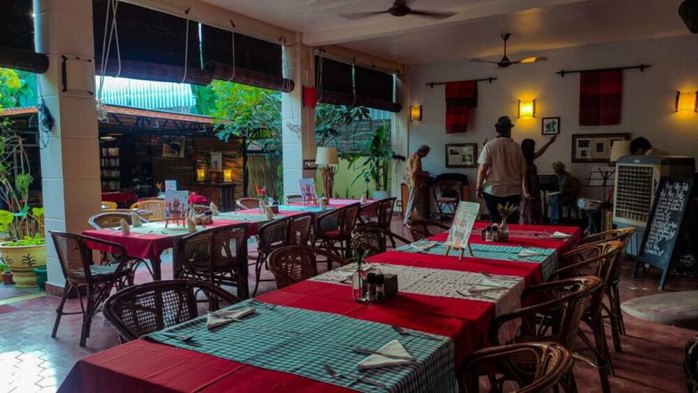 Au Cabaret Vert Battambang Rondreis Cambodia Vakantie Original Asia