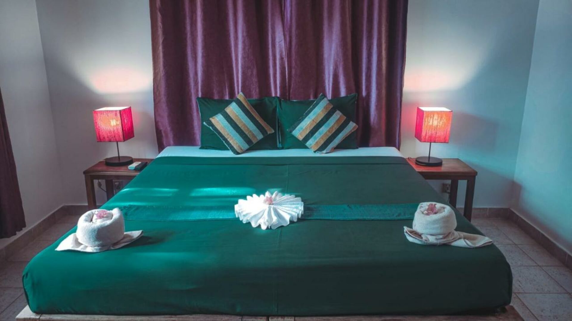 Au Cabaret Vert Battambang Rondreis Cambodia Vakantie Original Asia