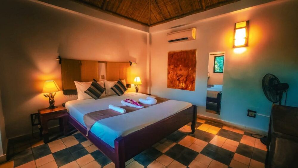 Au Cabaret Vert Battambang Rondreis Cambodia Vakantie Original Asia